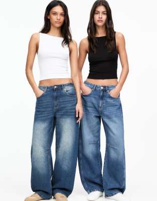 Pull & Bear - 2er-Pack Tanktops in Weiß und Schwarz-Bunt