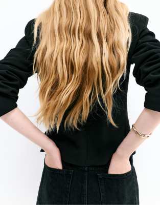 Pull & Bear - 2er-Pack unregelmäßig geformte Armreife in Goldoptik-Goldfarben