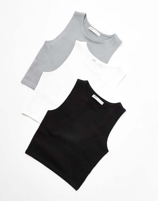 Pull&Bear – 3er-Pack kurz geschnittene, gerippte Oberteile in Weiß, Schwarz und Grau mit Racer-Ausschnitt