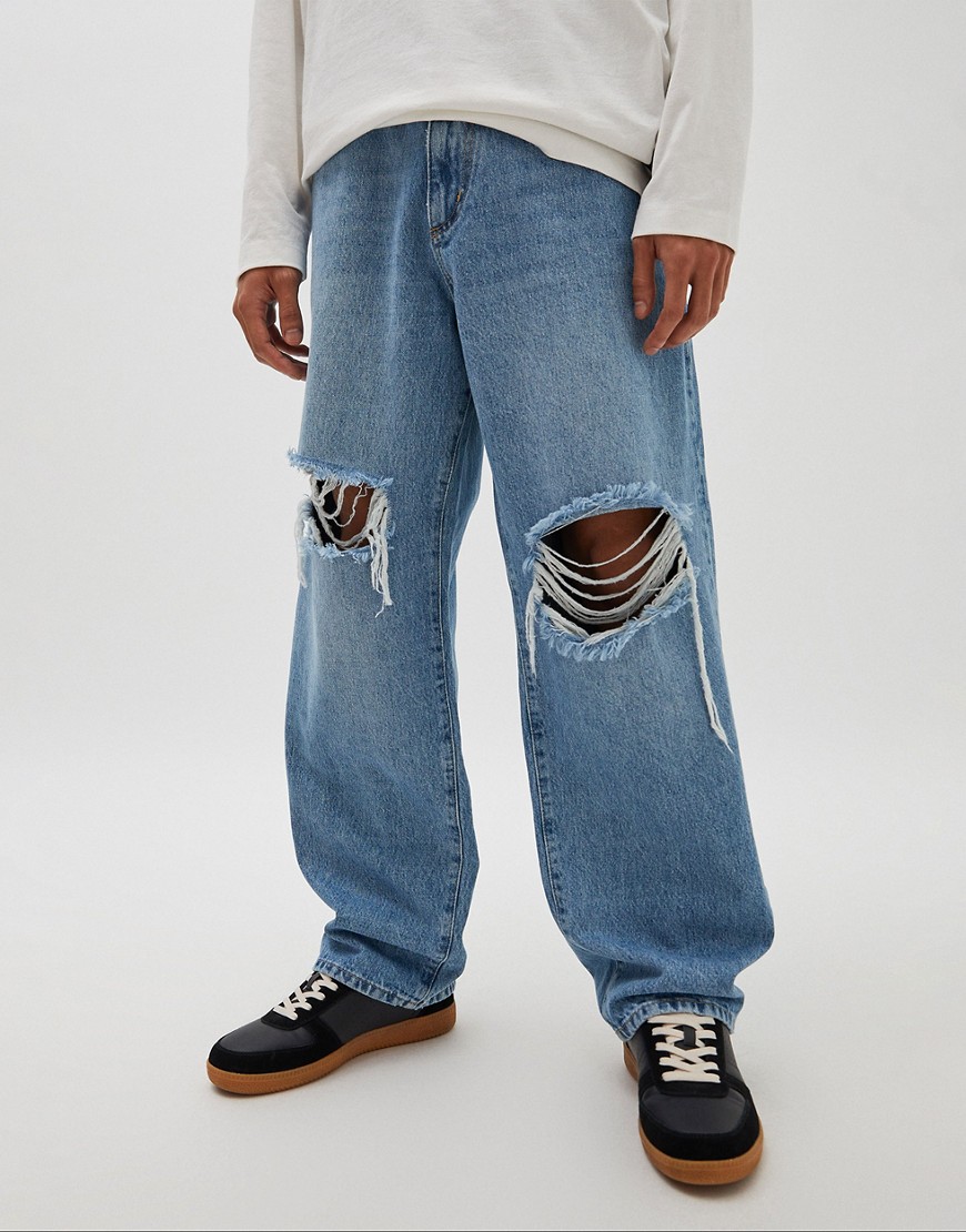 Pull & Bear 90's baggy jeans with rips in blue-Blues