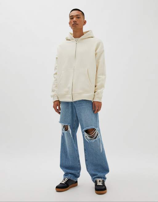 Baggy jeans and discount sweatshirt