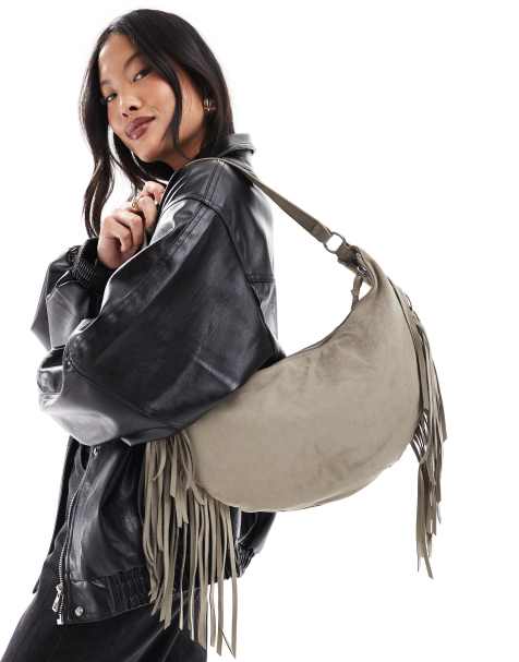 Pull&Bear – Abgerundete Boho-Tasche aus Wildlederimitat in Khaki mit Quasten - view 1