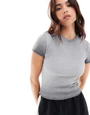 Pull&Bear Pull&Bear acid wash t-shirt in grey