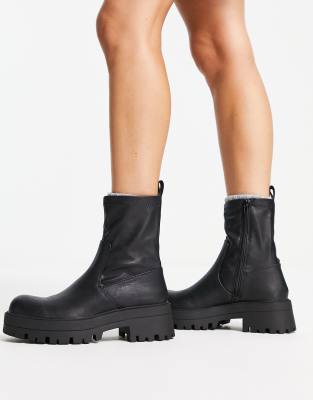 Pull & Bear - Ankle-Boot in Schwarz mit dicker Sohle