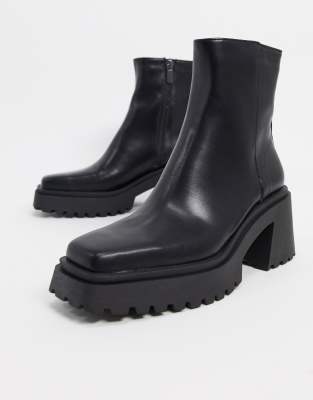 Pull & Bear - Ankle-Boot mit eckiger Zehenpartie und dicker Sohle in Schwarz