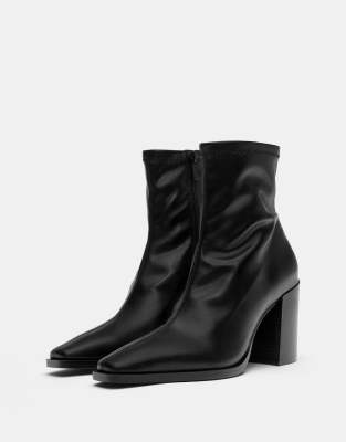 Pull & Bear - Ankle Boots in Schwarz mit Absatz und Stretch