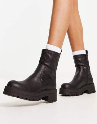 Pull & Bear - Ankle-Boots in Schwarz mit dicker Sohle und weiter Passform-Black