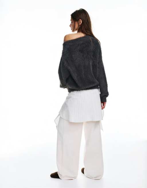 Pull&Bear Asymmetric faux fur sweater in lead, 3 of 4