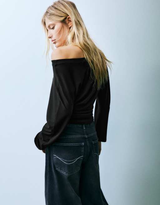 Pull&Bear Asymmetric long sleeve top in black, 2 of 6