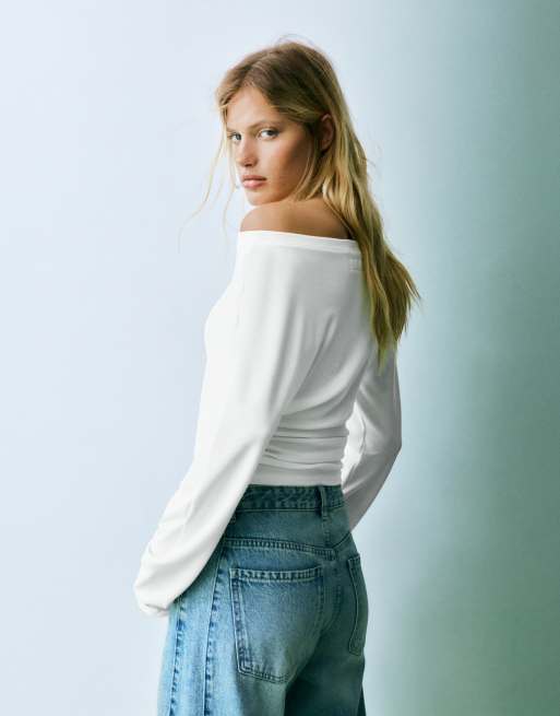 Pull&Bear Asymmetric long sleeve top in white, 2 of 6