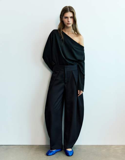 Pull&Bear Asymmetric oversize t-shirt in black, 4 of 6