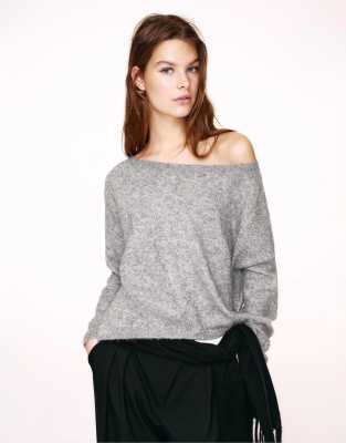 Pull & Bear - Asymmetrisch geschnittener Pullover in meliertem Mittelgrau
