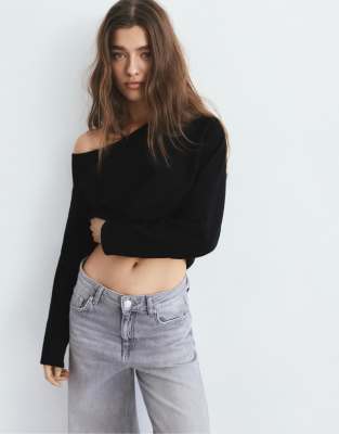 Pull & Bear - Asymmetrischer Pullover in Schwarz