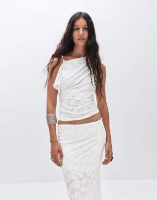 Pull & Bear - Asymmetrisches Camisole-Top in Weiß