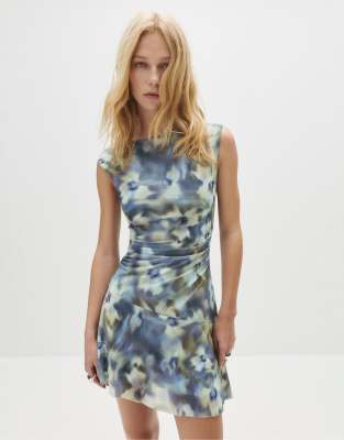 Pull & Bear - Asymmetrisches, gemustertes Kleid mit Blautönen