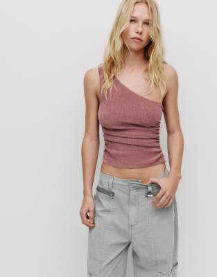 Pull & Bear - Asymmetrisches Oberteil aus Crepe-Stoff in blassem Burgunderrot