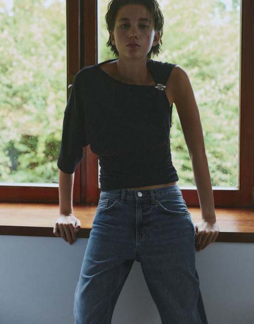 Pull&Bear asymmetrisches Oberteil mit Applikation in Schwarz, 4 von 7