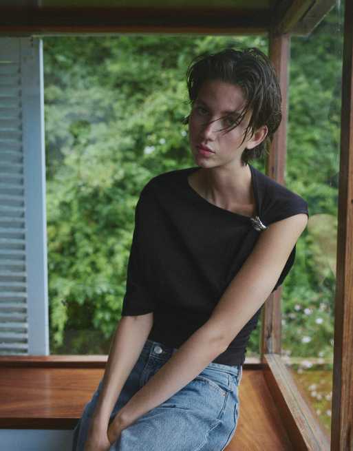 Pull&Bear asymmetrisk top med applikation i sort, 3 af 7