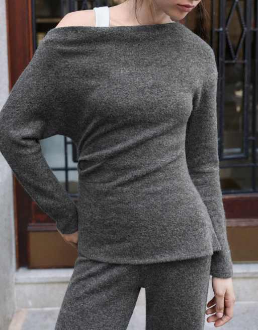 Pull&Bear asymmetrisk topp i mjukt material, grå, 2 av 5