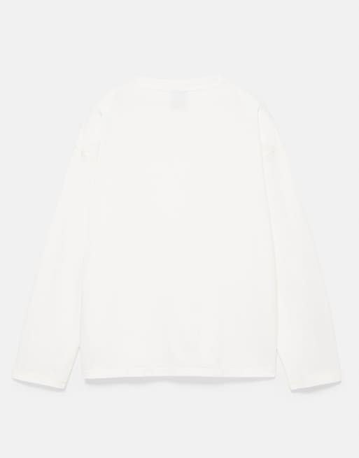 Pull&Bear avslappnad långärmad t-shirt i off white, 7 av 7