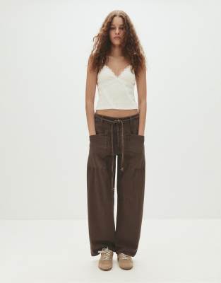 Pull & Bear - Baggy-Hose in Braun mit Kordelzug-Brown