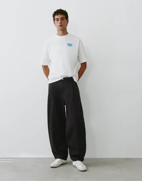Pull&Bear Baggy-Hose mit Abnähern in Schwarz - view 1