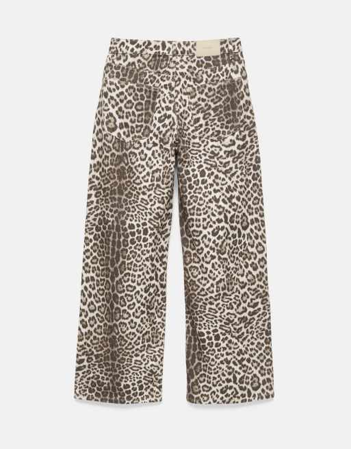 Pull&Bear baggy jeans med leopardprint i brun, 3 af 3