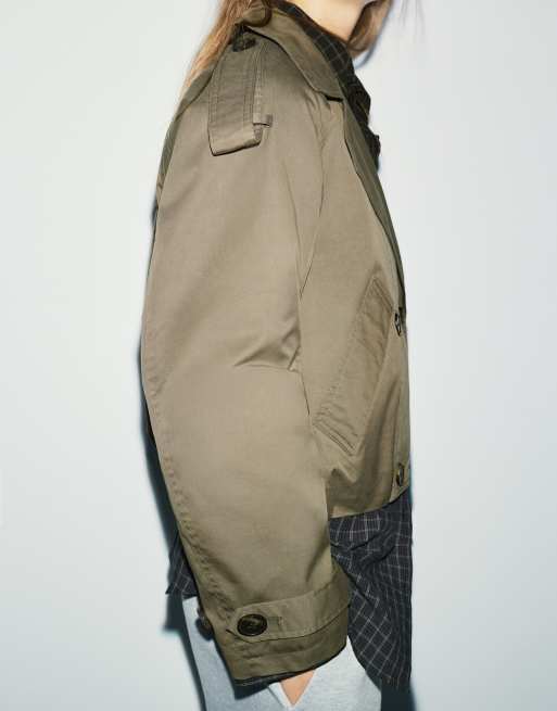 Pull&Bear Balloon-fit short trench coat in dark khaki, 4 of 6