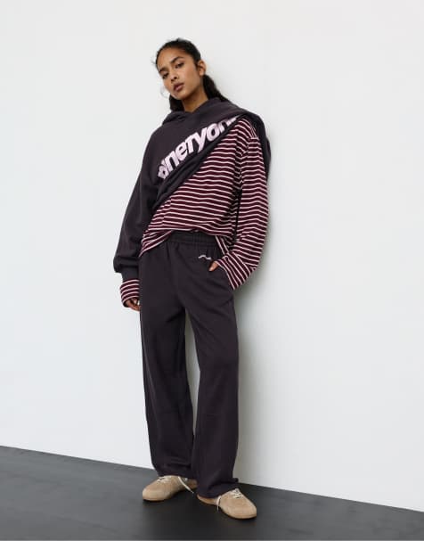 Pull&Bear Balloon fit tracksuit bottoms in brown - view 1