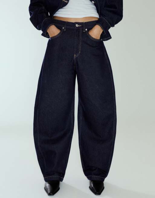 Pull&Bear Balloon jeans med bæltestropper i marineblå, 2 af 7