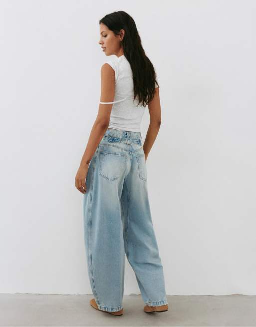 Pull&Bear Balloon-Jeans mit Gürtelschlaufen in Hellblau, 4 von 7