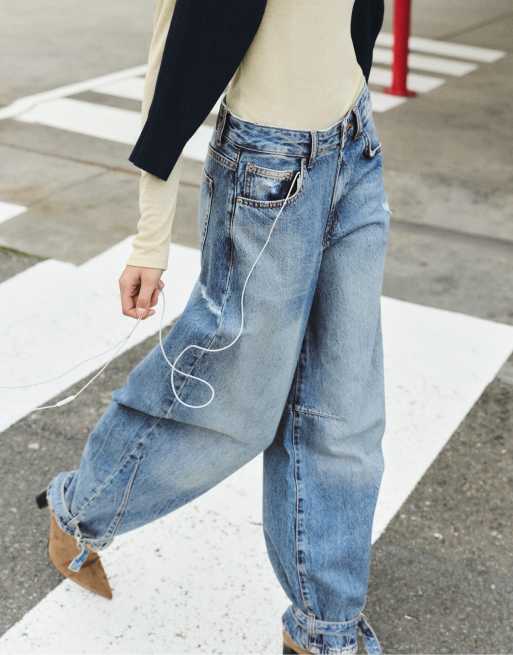 Pull&Bear Balloon  jeans with ripped details and adjustable tab in medium blue, 4 of 7