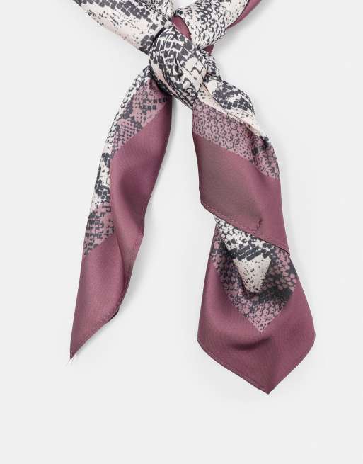 Pull&Bear bandana en satin imprimé serpent rose, 5 de 5