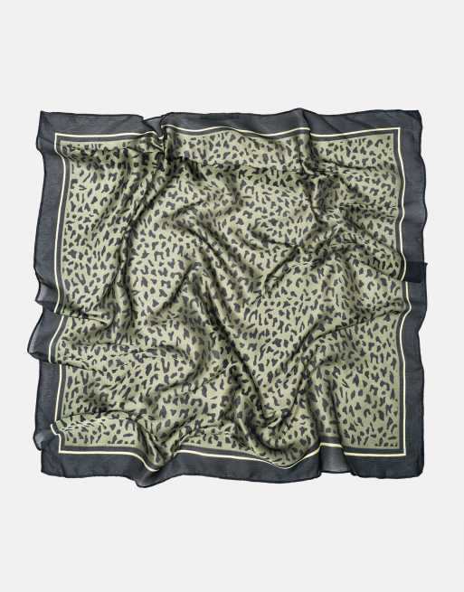 Pull&Bear bandana imprimé léopard vert, 2 de 5