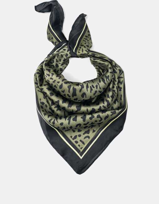 Pull&Bear Bandana mit Leopardenmuster in Grün, 3 von 5