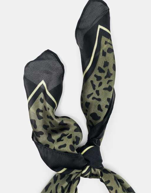 Pull&Bear Bandana mit Leopardenmuster in Grün, 5 von 5
