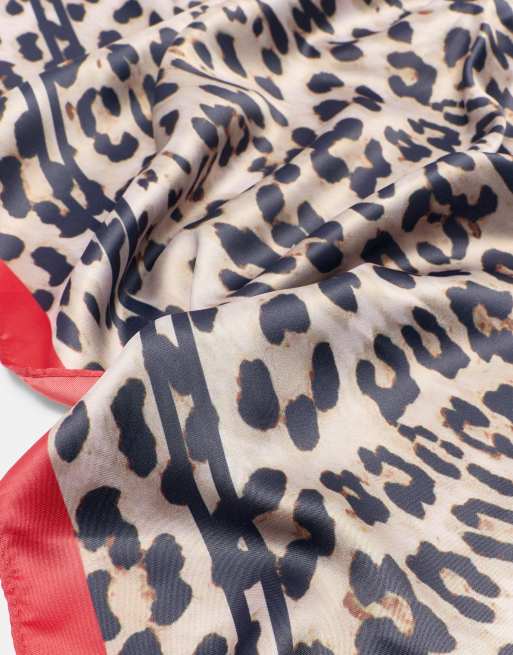 Pull&Bear Bandana mit Leopardenmuster in Rot, 4 von 5