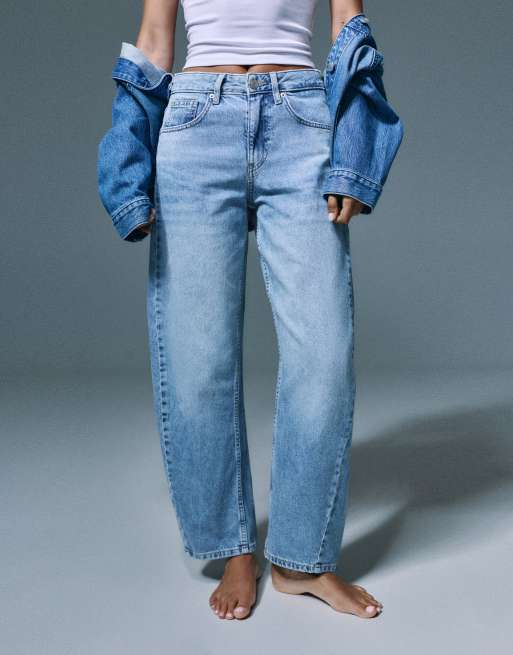 Pull&Bear – Barrel-Leg-Jeans in Mittelblau mit niedrigem Bund, 4 von 7