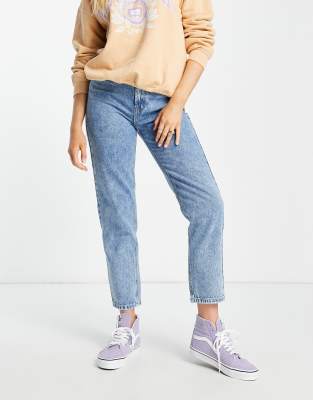 Pull&Bear basic mom jean in medium blue | ASOS