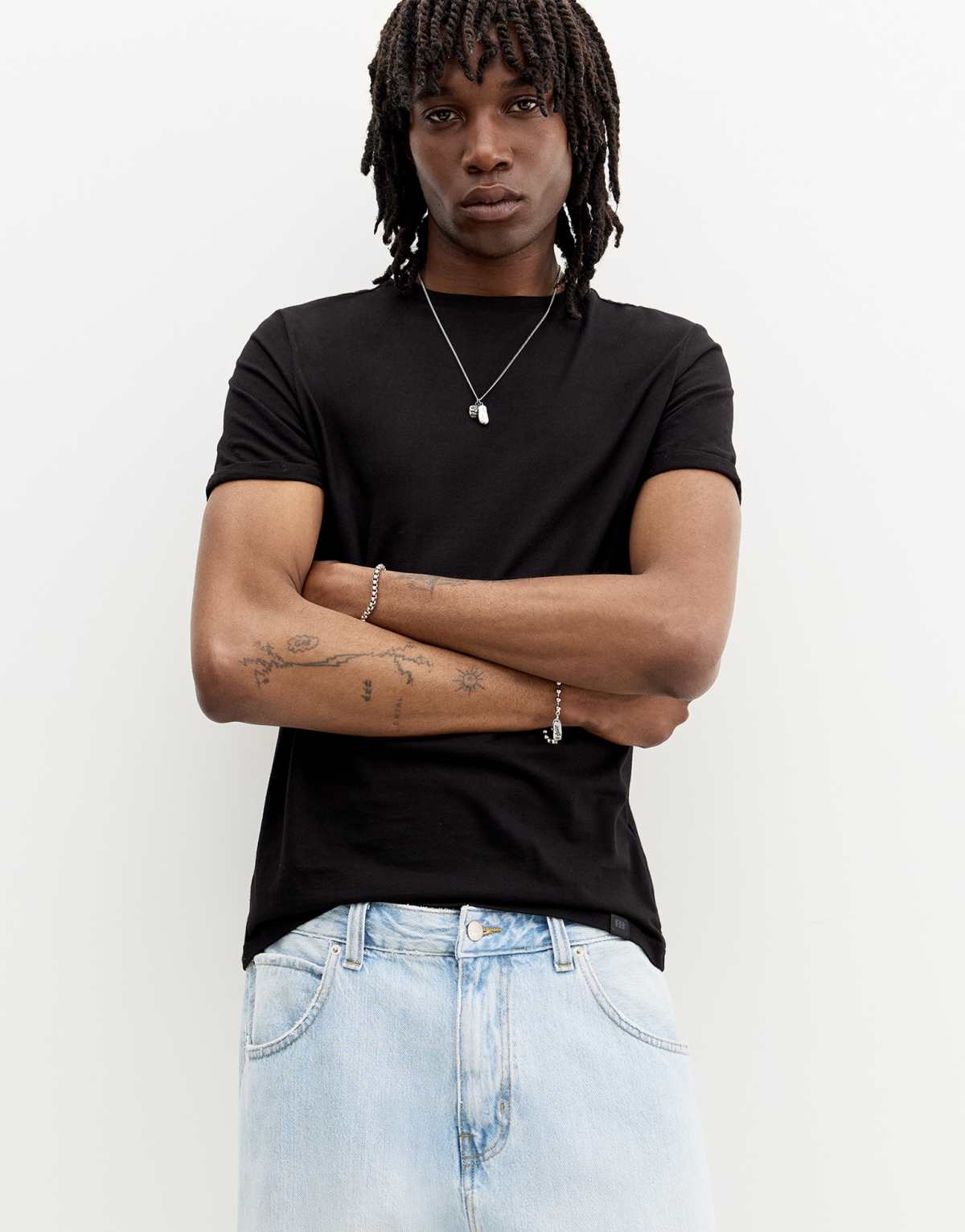 Pull&Bear basic muscle fit t-shirt in black