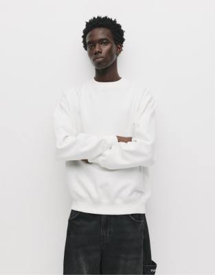 Pull & Bear Basic Round Neck Sweatshirt In White
