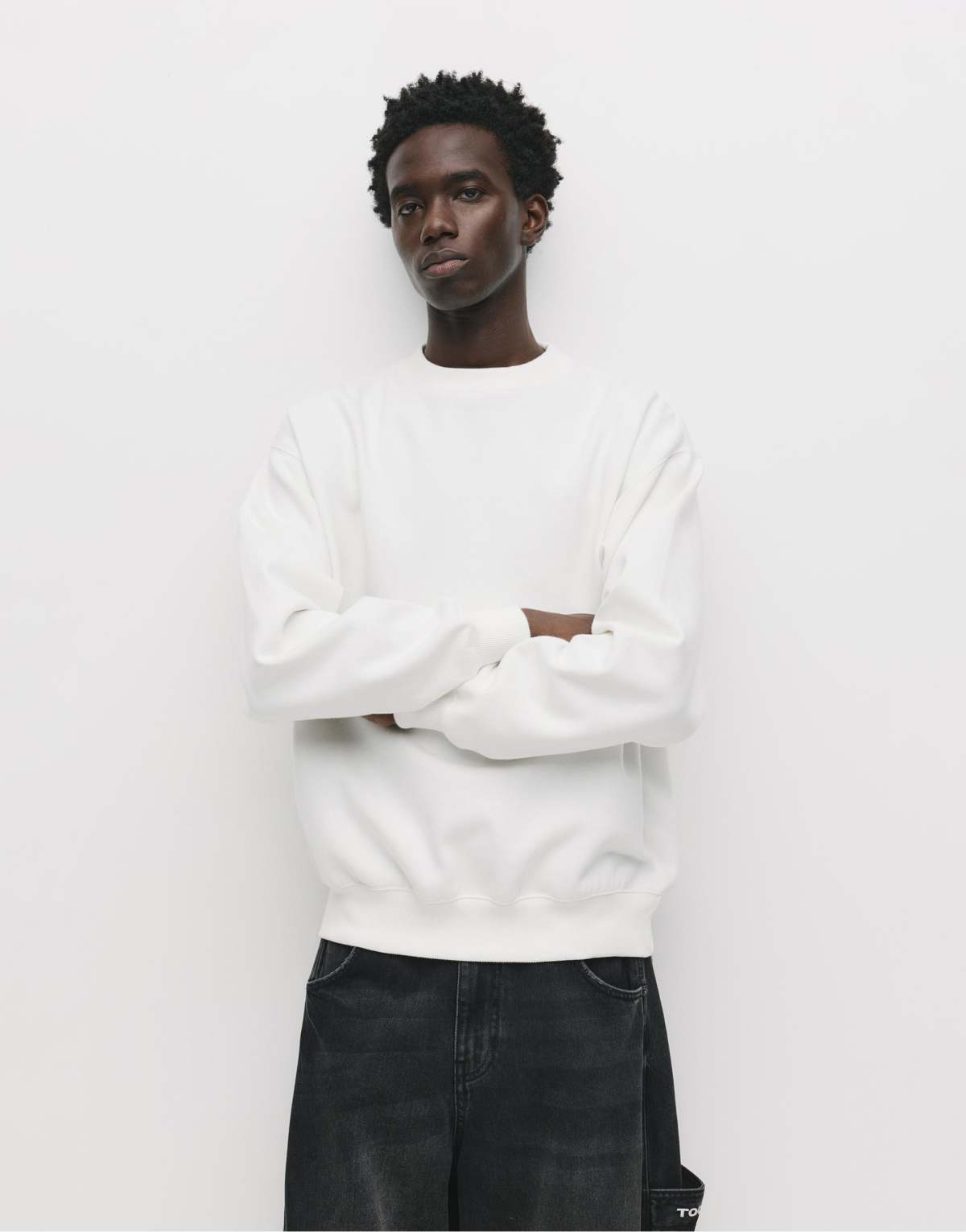 Pull&Bear Basic round neck sweatshirt in off white