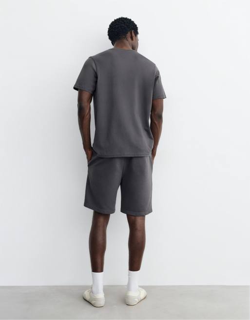 Pull&Bear – Basic-Set aus Bermuda-Shorts und T-Shirt in Anthrazit-Grau, 2 von 7