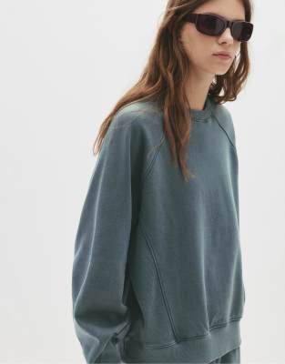 Pull & Bear - Basic-Sweatshirt aus Fleece in Grau