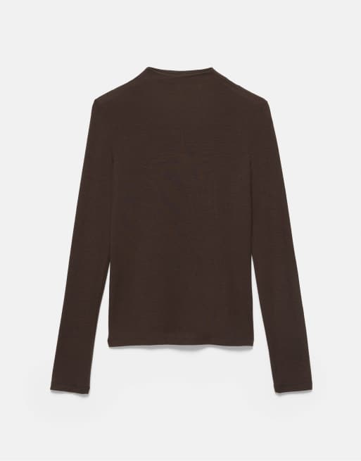 Pull&Bear Basic T-shirt con collo finto marrone, 5 di 7