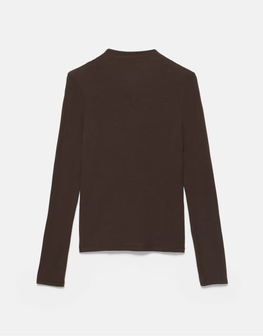 Pull&Bear Basic T-shirt con collo finto marrone, 7 di 7