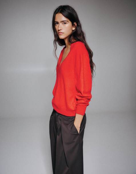 Pull&Bear Basic v-neck jumper in red - view 1