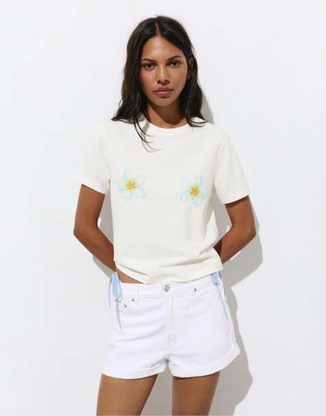 Pull&Bear Beaded flower t-shirt in ice