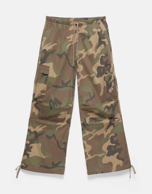 Pull&Bear bedruckte Parachute-Hose in Khaki, 6 von 6