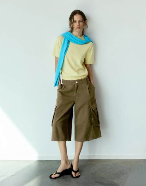 Pull&Bear bermuda cargo longline color kaki - view 1